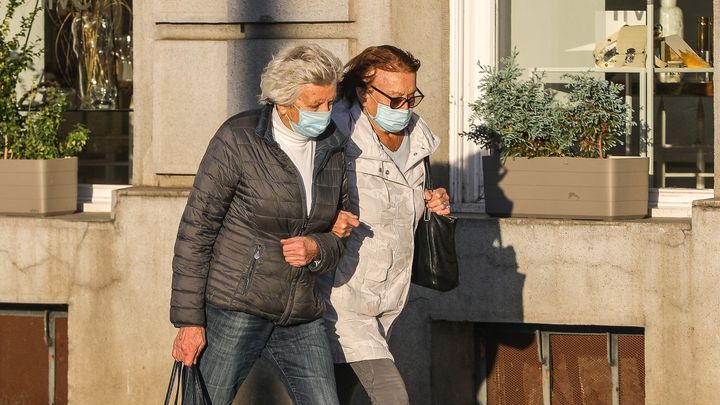 Kdo leží v nemocnicích a kdy jít na třetí dávku? Otázky a odpovědi k nové vlně covidu; Zdroj foto: Jakub Plíhal