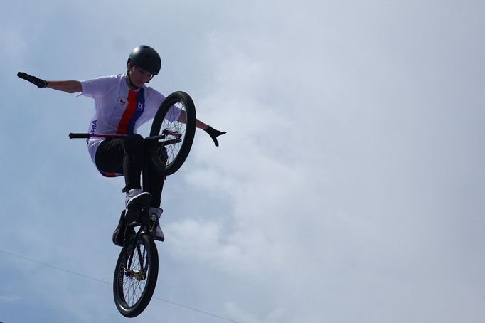 Iveta Miculyčová ve freestyle BMX  na OH 2024 v Paříži