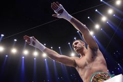 Vitalij Kličko obhájil pás WBC, Adamkovi nedal šanci