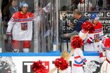 Jaromír Jágr kráčí na led před zápasem o bronz na domácím šampionátu proti týmu USA. Prohlédněte si fotografie z tohoto neúspěšného boje o vysněnou domácí medaili.