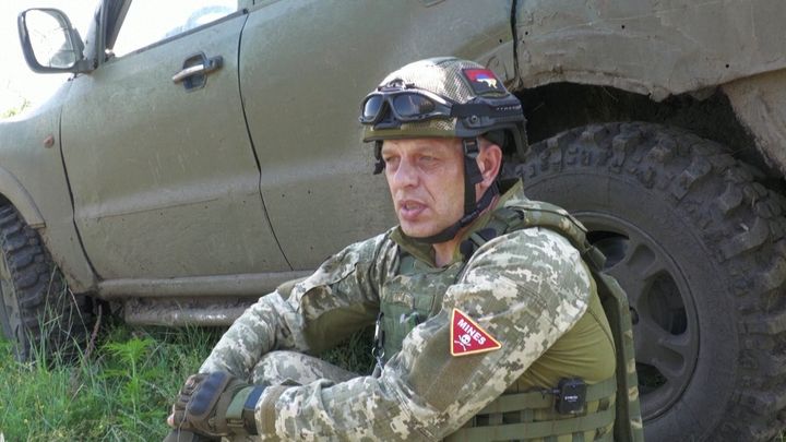 "Něco se nám nezdálo." Rusové líčí pasti doslova přes mrtvoly, popisují Ukrajinci