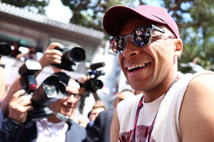 Fotbalista Kylian Mbappé před VC Monaka F1 2025