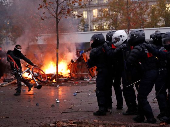 Le parquet de Paris a indiqué que 71 personnes avaient été placées en garde à vue dans le cadre de l'incident de jeudi.