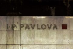 Výbušnina ve stanici I. P. Pavlova se nenašla, pro zapomenutý batoh si přišel majitel