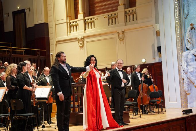 Angela Gheorghiu a Teodor Ilincai na pražském koncertu 23. března 2025.