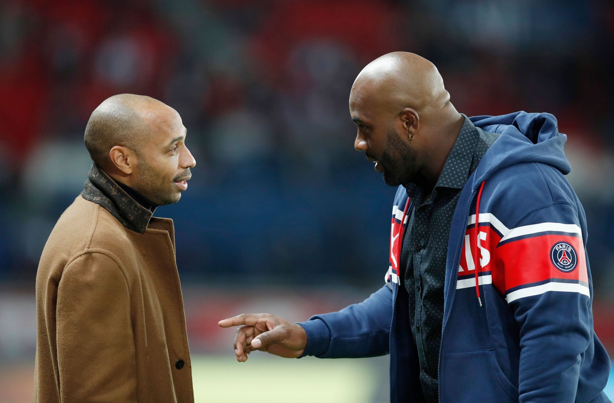 Thierry Henry a Teddy Riner na zápase Paris St Germain vs. Angers