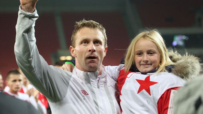 Stanislav Vlček s dcerou děkuje fanouškům