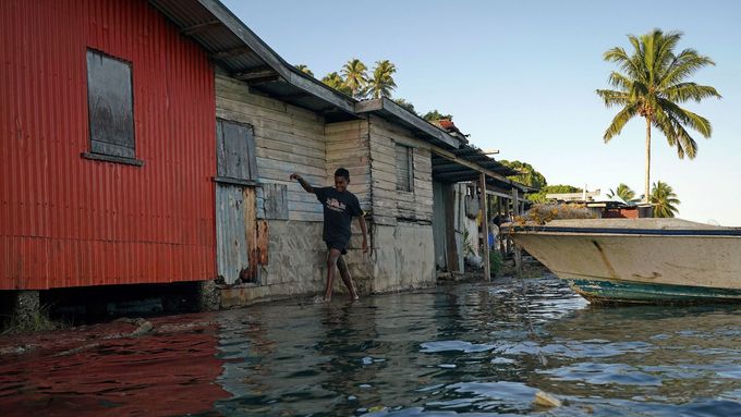 Foto: Když zahradu spolkne slané moře. Ostrovy na Fidži mizí, místní se musí stěhovat
