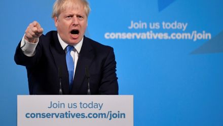 Houska: Johnson je buran a klaun, v kampani je ale lepší než Babiš, brexit nastane