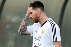 Mezi žábami a veslaři. Messi se chystá na další misi s "pistolí u hlavy“