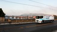 Nabízí se se dvěma kapacitami baterie, slabší ujede 130 km, silnější 250 km.