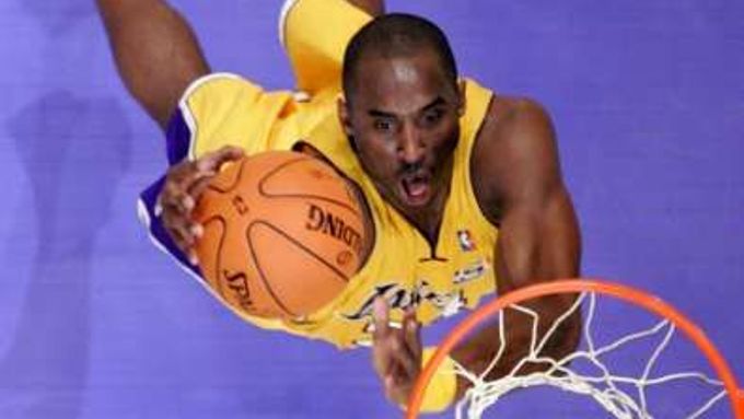Kobe Bryant se dostal v historické střelecké tabulce NBA před Wilta Chamberleina na čtvrté místo.
