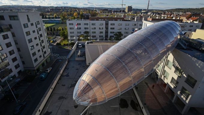 O cenu se uchází i Vzducholoď Gulliver na střeše pražského Centra DOX od Martina Rainiše.