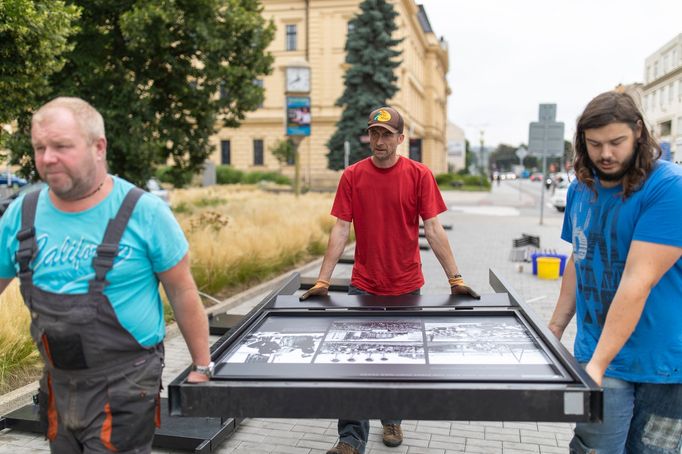 Součástí doprovodného programu je fotografická výstava Nežádoucí okamžiky, která se zabývá manipulací a cenzurou ve fotožurnalistice.