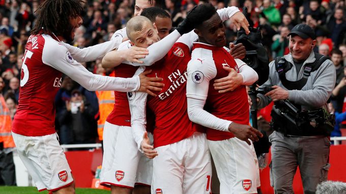 Danny Welbeck slaví gól Arsenalu