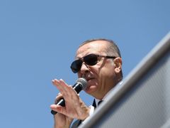 Recep Tayyip Erdogan během předvolební kampaně v Istanbulu.