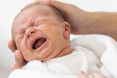 Rakouská porodnice musí vyplatit odškodné za záměnu novorozeňat. Jedna postižená rodina se nenašla