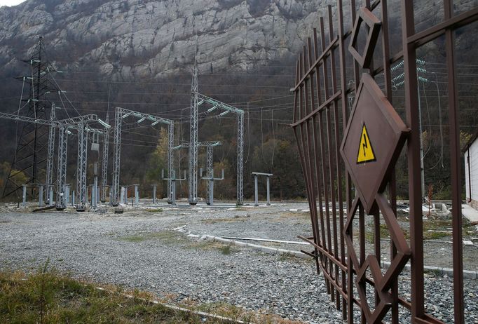 Etničtí Arménci opouští Náhorní Karabach, který připadne po bojích Ázerbájdžánu.