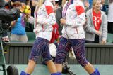Už o pár dní dříve si v gumákách pro stříbro napochodovaly tenistky Andrea Hlaváčková s Lucií Hradeckou.
