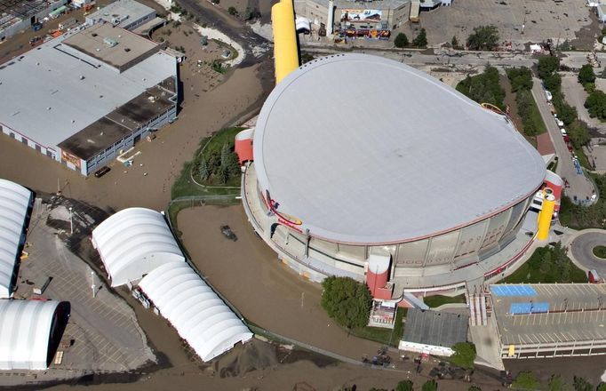 Zatopená Saddledome Arena