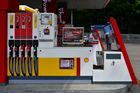 Samoobslužných benzinek je v Česku stále málo, jejich budoucnost je v mobilních platbách