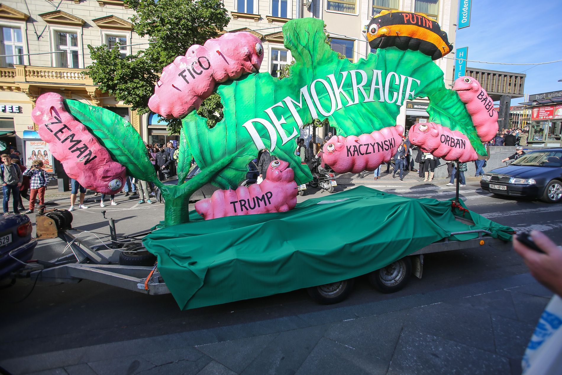 Demonstrace Proč? Proto! na Václavském náměstí proti Babišovi a Zemanovi.