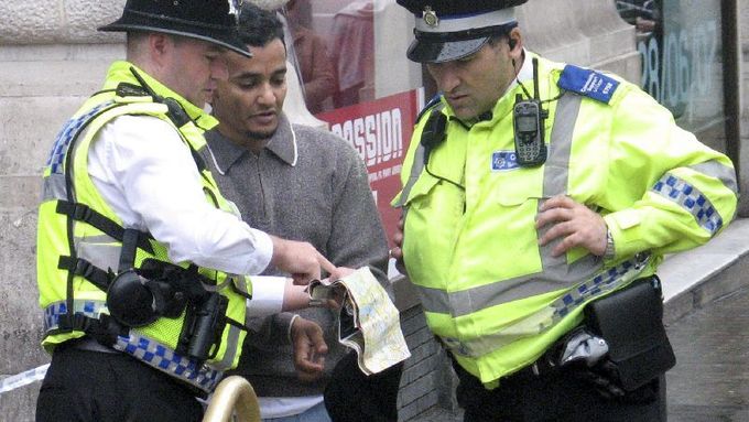 Britský policista řečený bobík