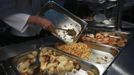 Food is served in the 5,000 capacity Olympic Village dining room, a temporary structure built for the London 2012 Olympic Games, during a test of the facilities in Stratford, east London on June 29, 2012. The village will accomodate up to 16,000 athletes and officials from more than 200 nations. Picture taken June 29, 2012. REUTERS/Olivia Harris (BRITAIN - Tags: SPORT OLYMPICS BUSINESS CONSTRUCTION CITYSPACE) Published: Čer. 30, 2012, 12:34 odp.