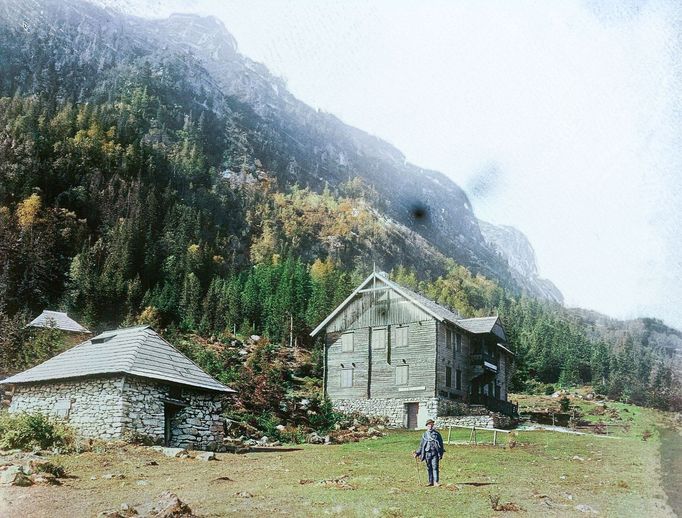 Vysoké Tatry, 1907. Kolorovaný archivní snímek z tatranského pohoří na Slovensku.