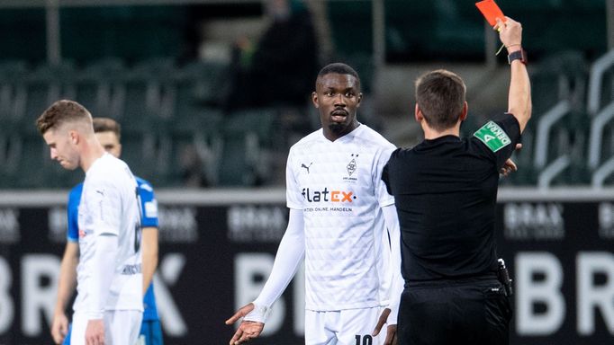 Marcus Thuram vidí za flusanec červenou kartu