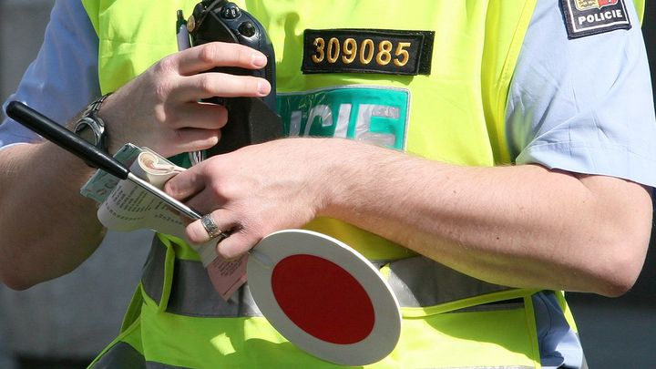 Policie už kontroluje, kdo nemá platnou dálniční vinětu. Vybrala přes milion korun