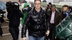 Bratr Michaela Schumachera Ralf před nemocnicí v Grenoblu