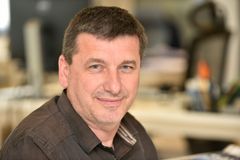 Babiš káže vodu a pije víno, finanční správa mě strašně naštvala, říká nástupce Čuby v Senátu Goláň