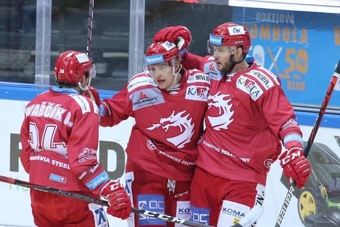 3. kolo hokejové Tipsport extraligy, HC Sparta Praha - HC Oceláři Třinec: Hokejisté Třince se radují z gólu na 2:0.