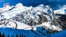 Passo Falzarego - Pohled na serpentiny na Passo di Falzarego z Passo di Valparola.