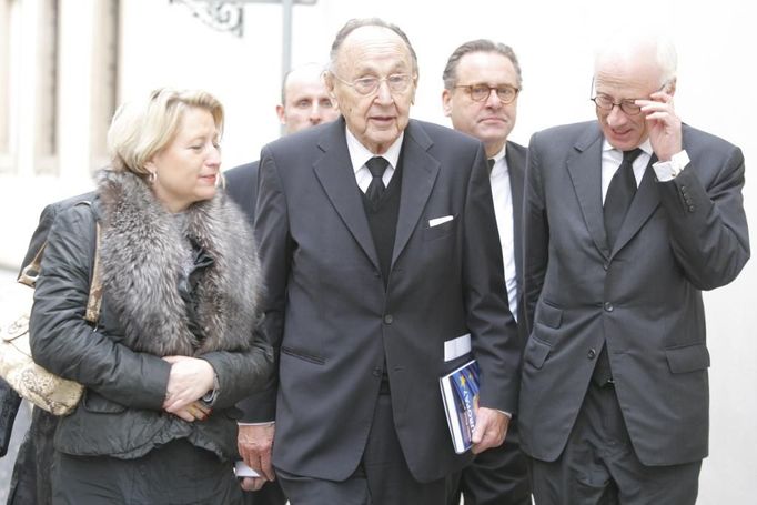 ...bývalý německý ministr zahraničních věcí Hans-Dietrich Genscher.