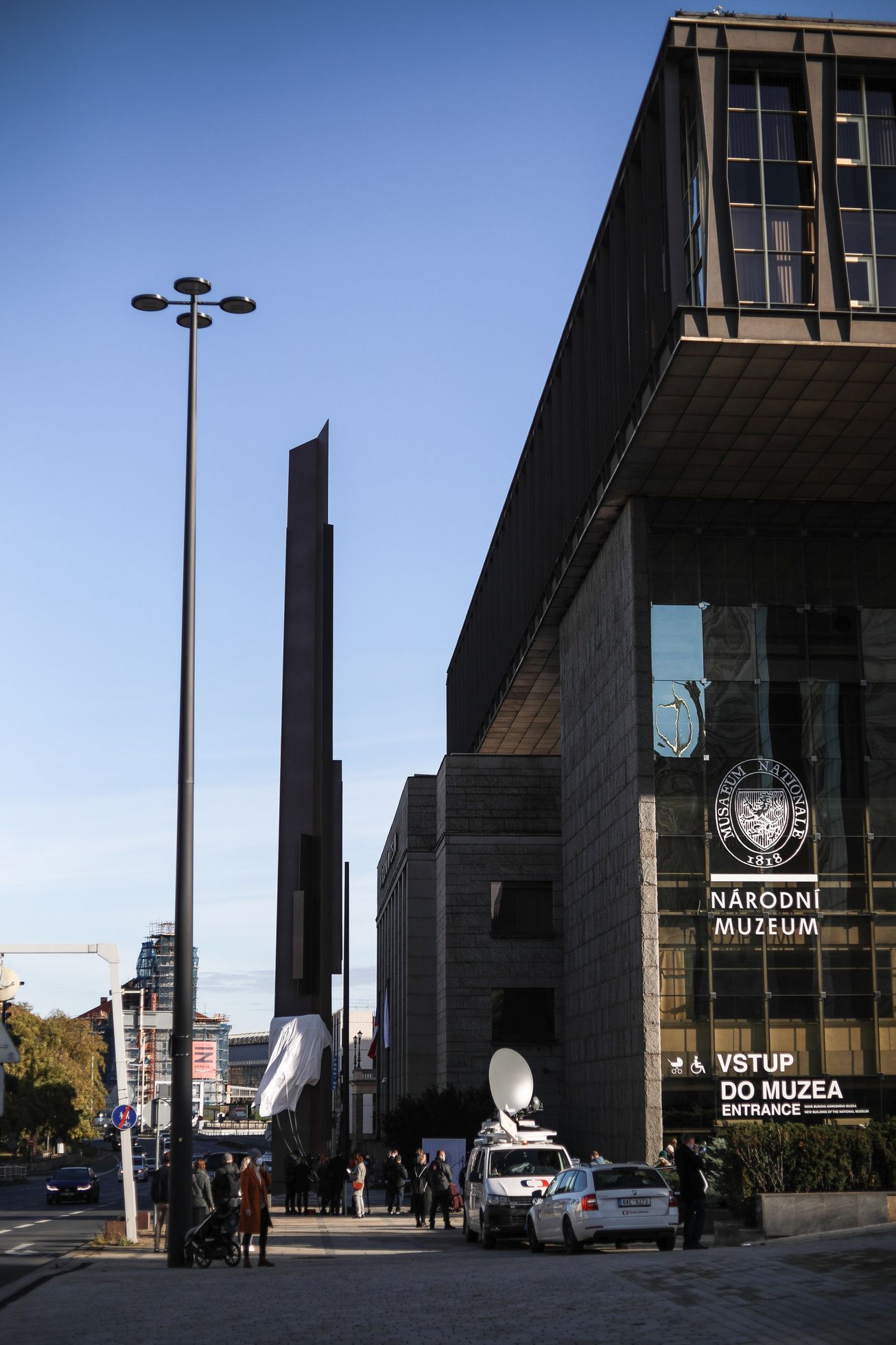 Plastika Plamen na Palachově pylonu, odhalení 17. listopadu 2020