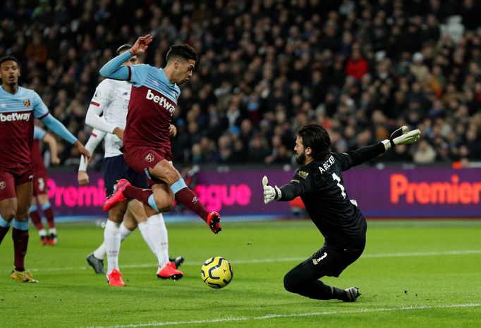 Soccer Football - Premier League - West Ham United v Liverpool - London Stadium, London, Britain - January 29, 2020   West Ham United's Manuel Lanzini in action with Live