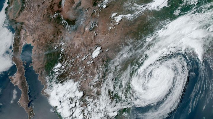 K Texasu dorazil hurikán Beryl. Poškodil ostrovní státy a v neděli ještě zesílil