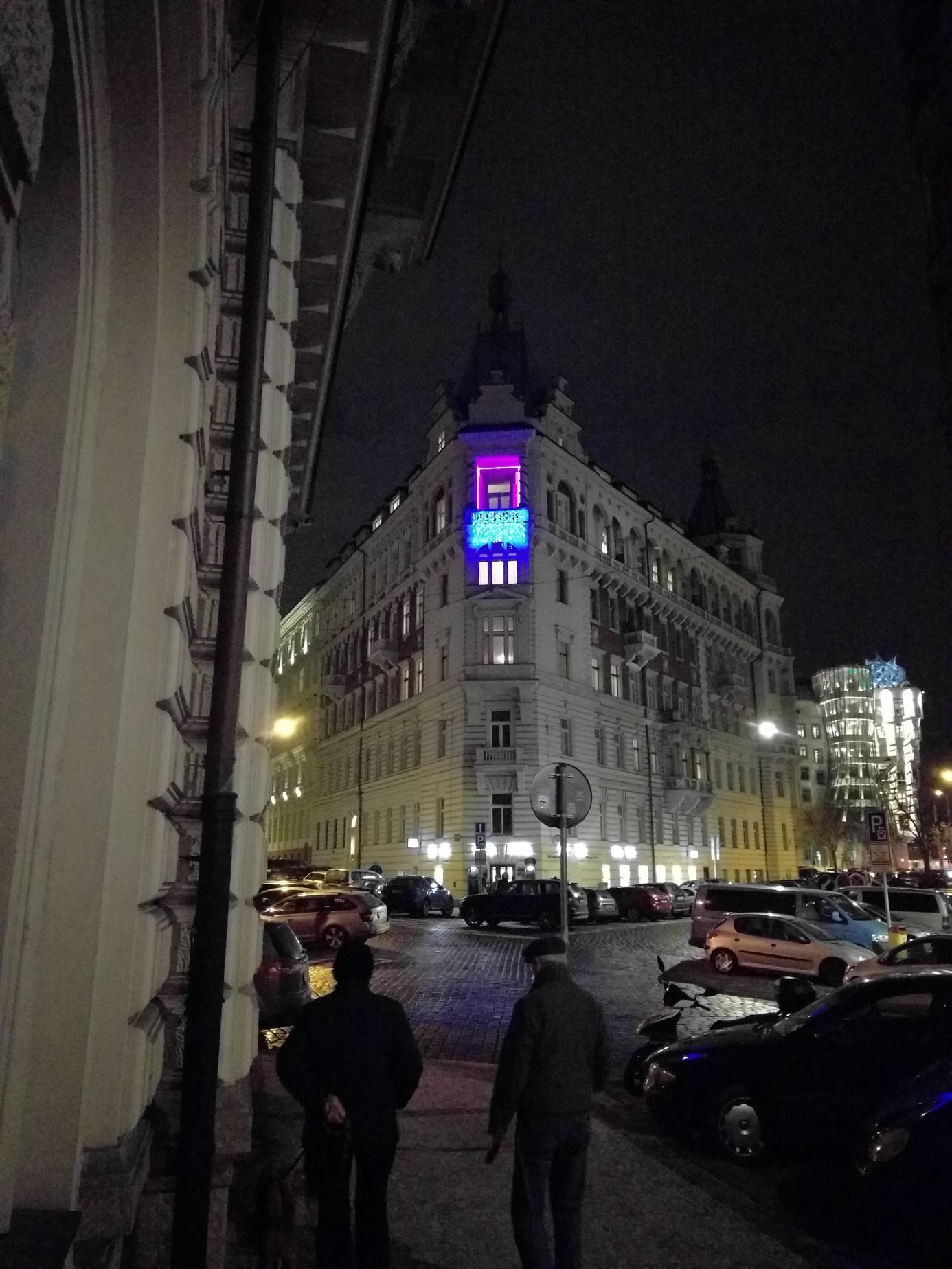 Modré světlo, Praha, nábřeží, světelný smog