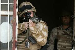 Zpráva o Iráku: Británie podcenila následky invaze a neověřila zprávy o chemických zbraních