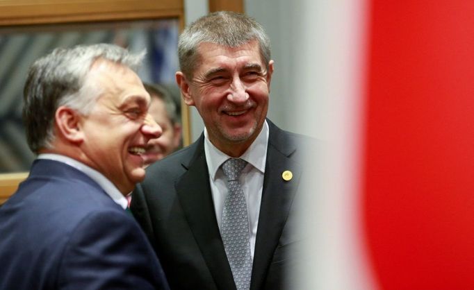 Andrej Babiš při setkání s maďarským premiérem Viktorem Orbánem v Bruselu.