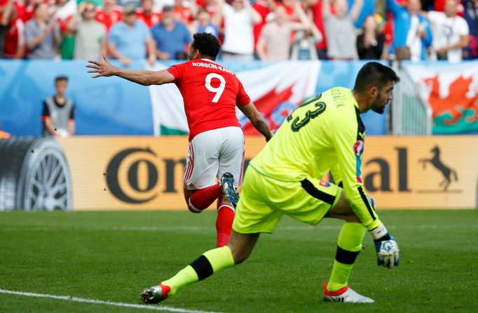 Euro 2016, Slovensko-Wales: Matúš Kozáčik - Hal Robson-Kanu