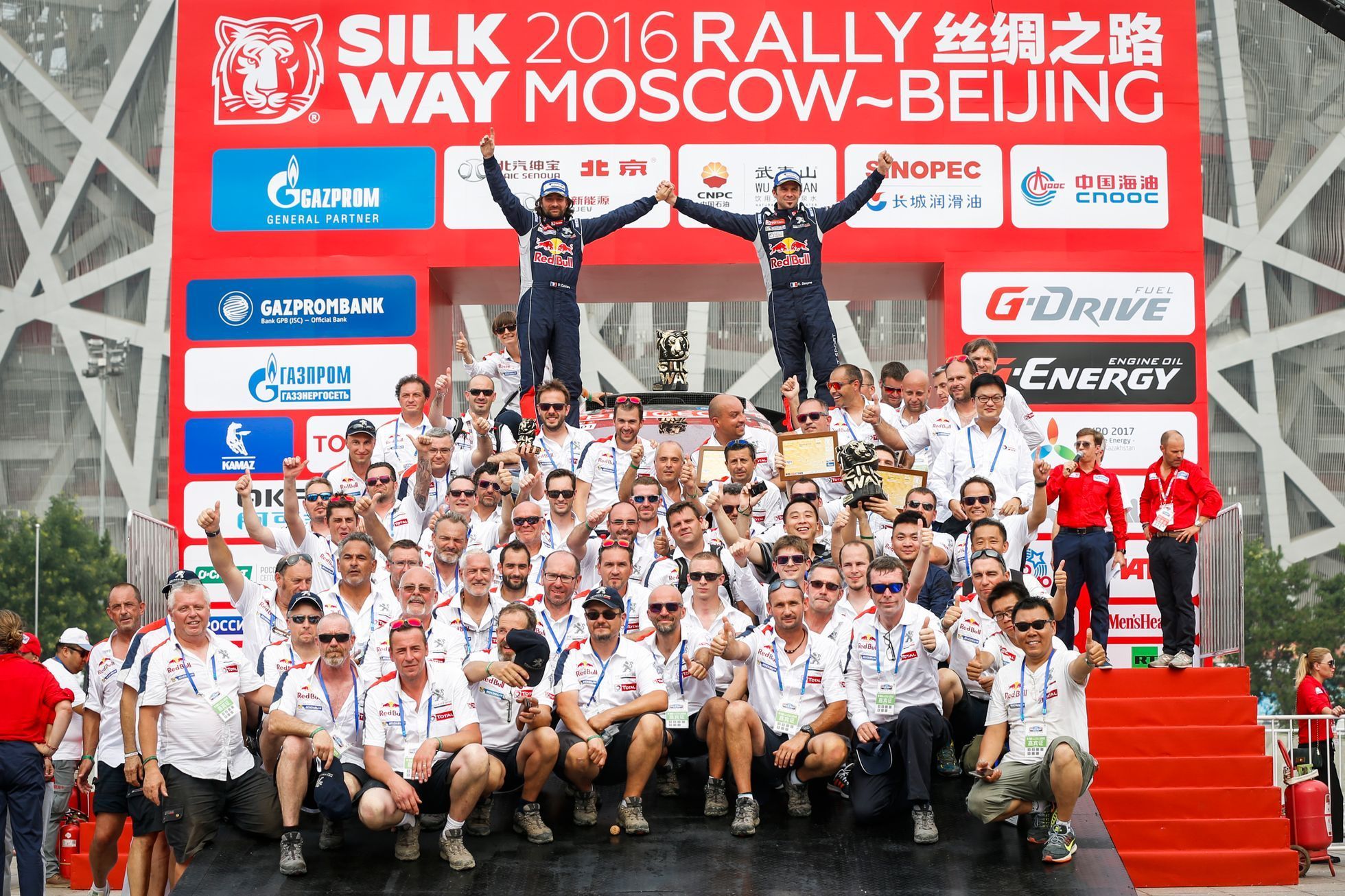 Cyril Despres a David Castera - vítězové Silk Way Rallye 2016 (Peugeot 2008 DKR)
