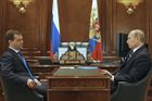 Ruský tisk: Kreml chystá rošádu, Putin se vrací