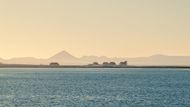 Zimní panorama vyditelné z hlavního města Islandu Reykjavíku.