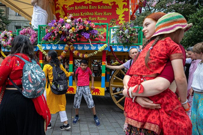 Indický festival vozů Rathayatra hnutí Hare Krišna.