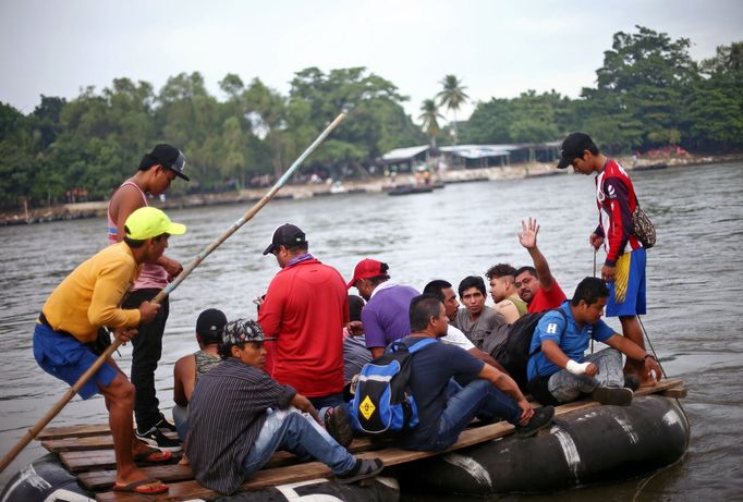 Karavana migrantů ze Střední Ameriky putuje do USA.