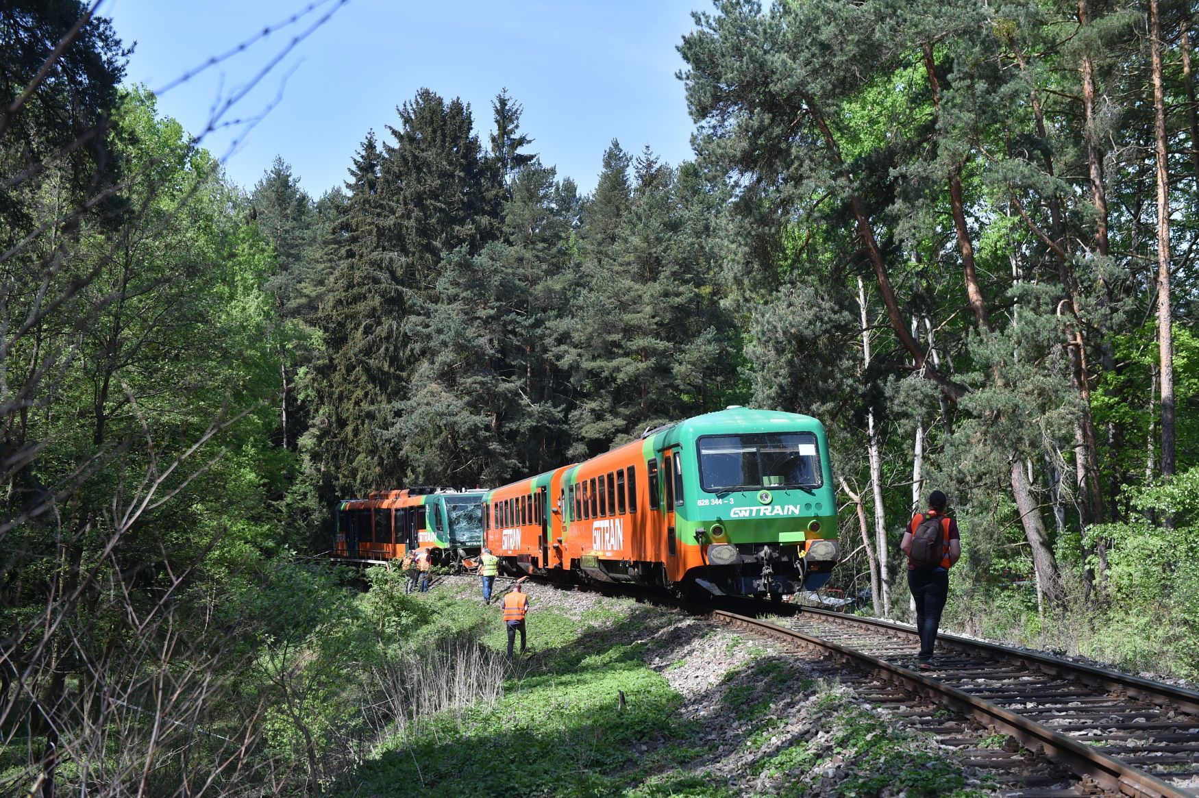 Srážka osobních vlaků u Mříče na Českokrumlovsku.