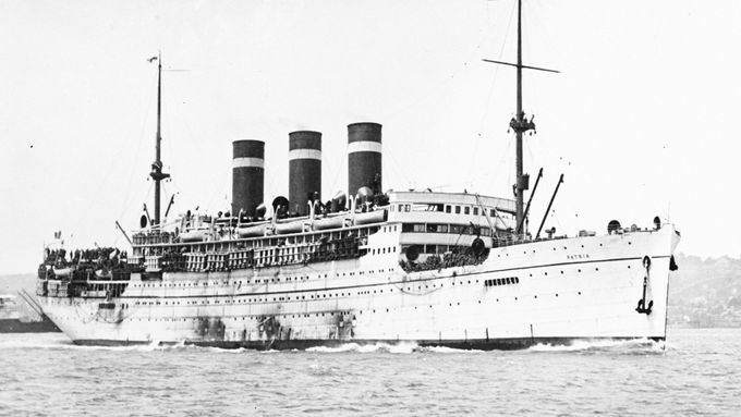 Obrazem: Zkázu lodě Patria SS v Haifě nepřežilo 267 Čechoslováků